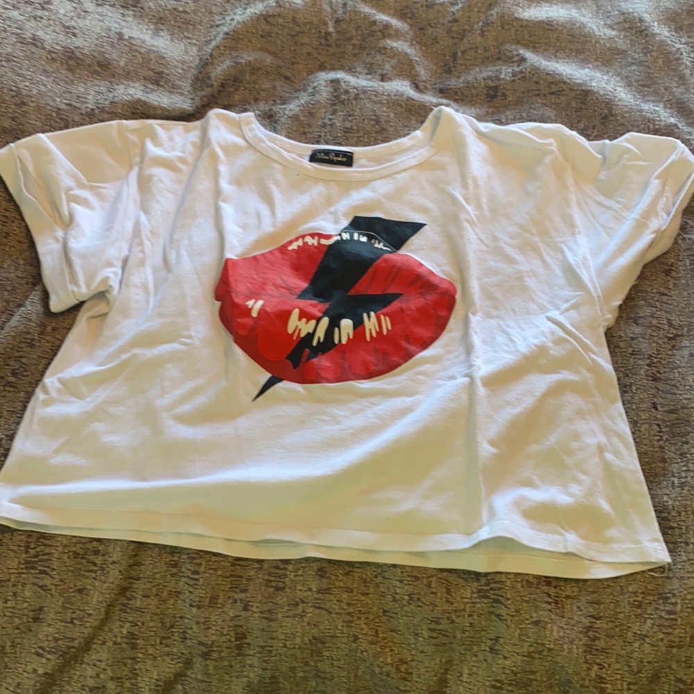 White shirt sleeve tee with lips